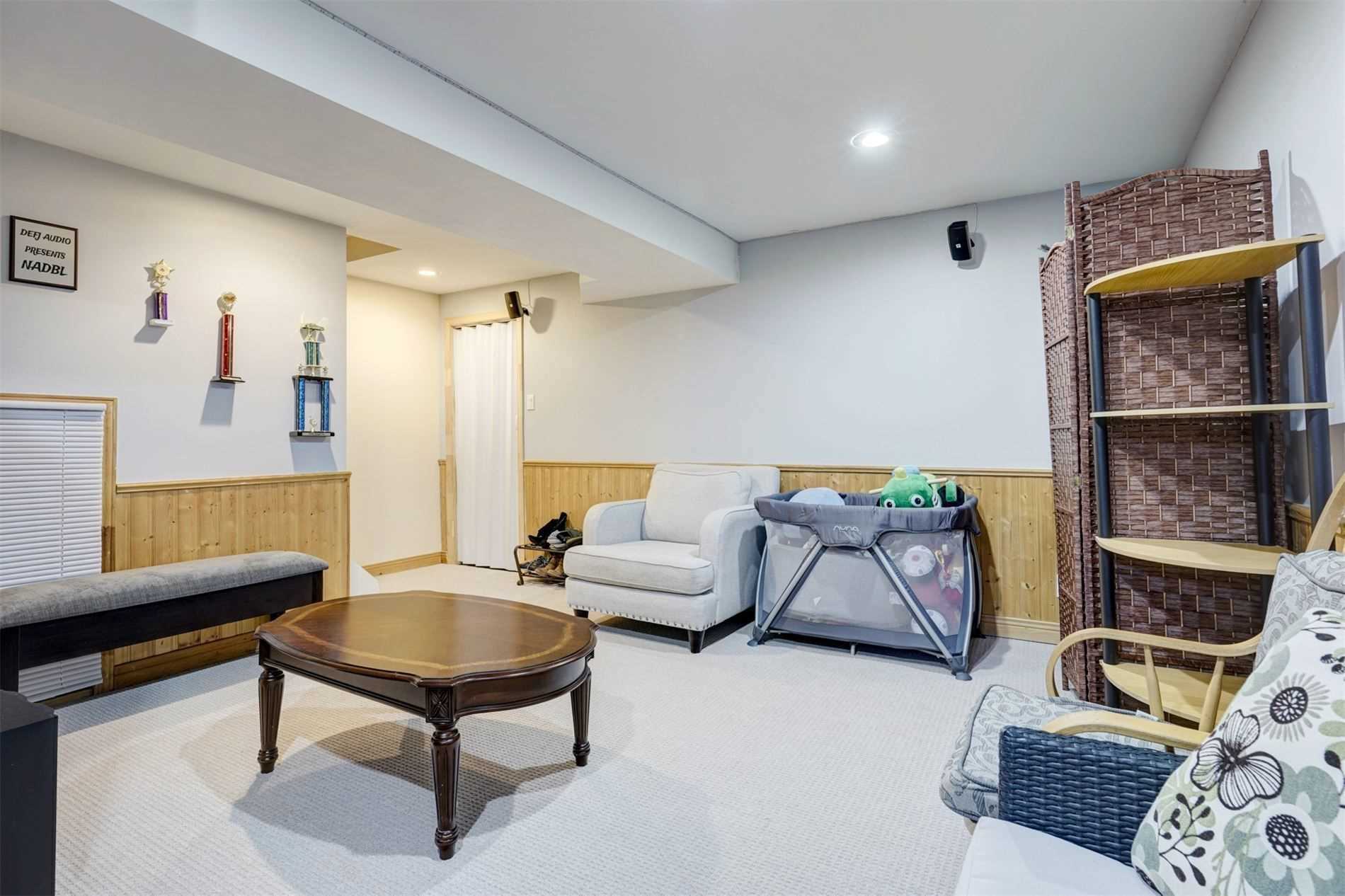 76 Potter Cres