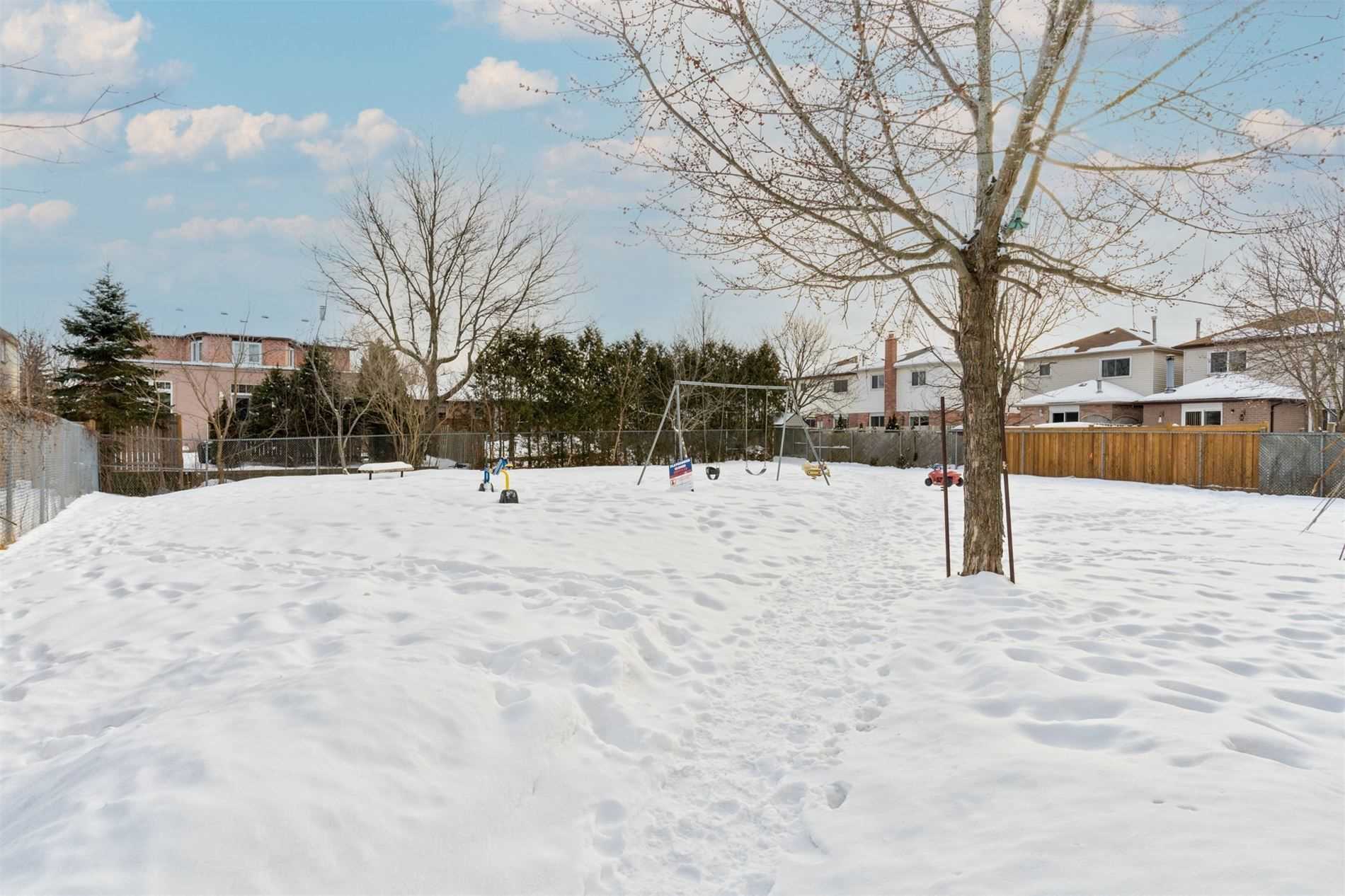 76 Potter Cres