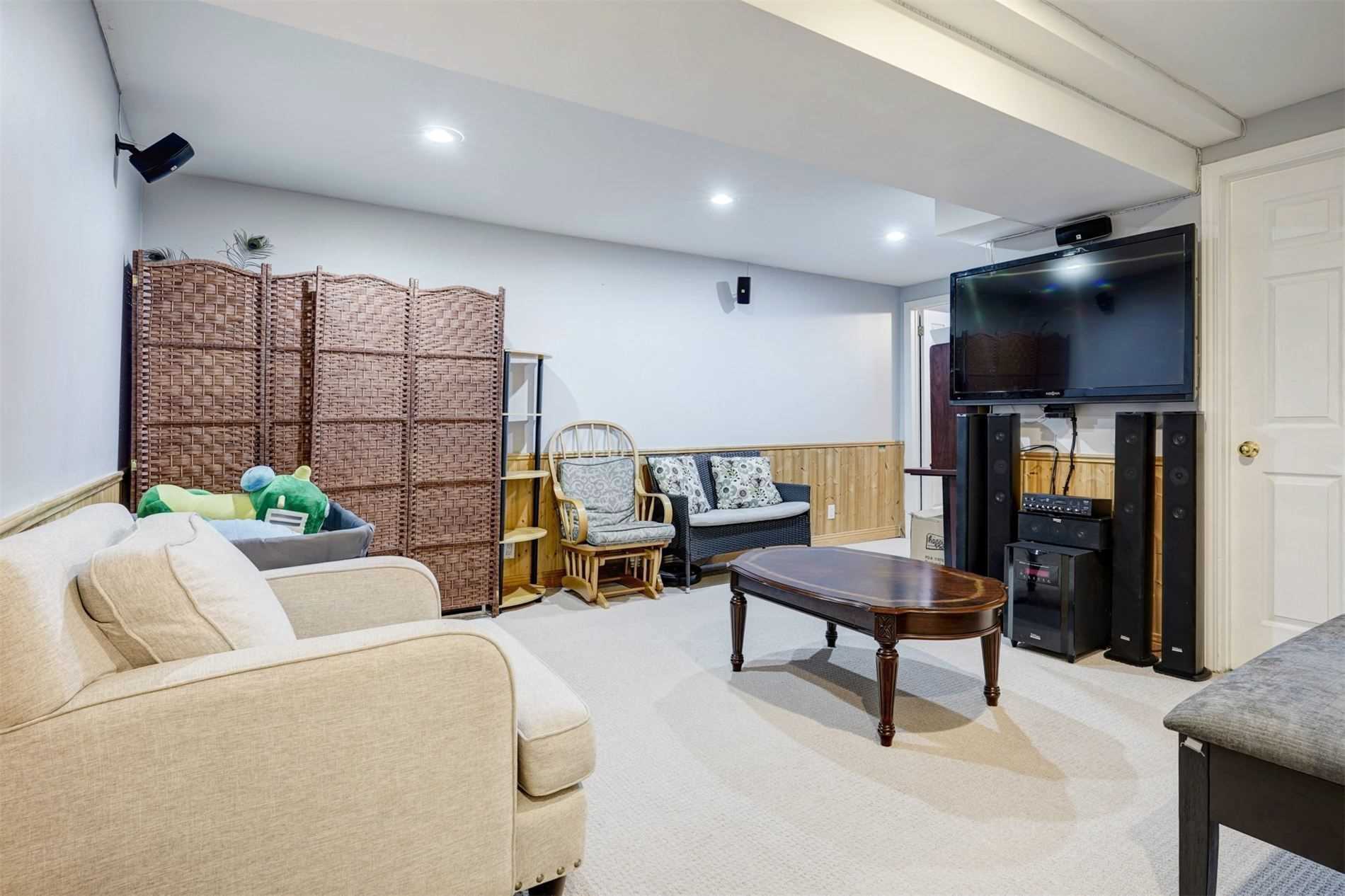 76 Potter Cres
