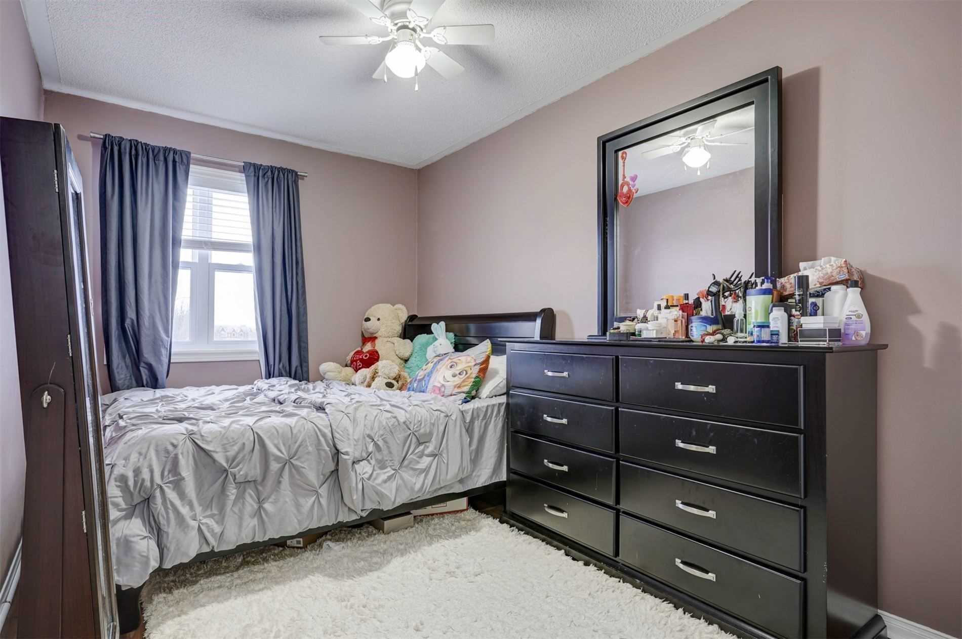76 Potter Cres