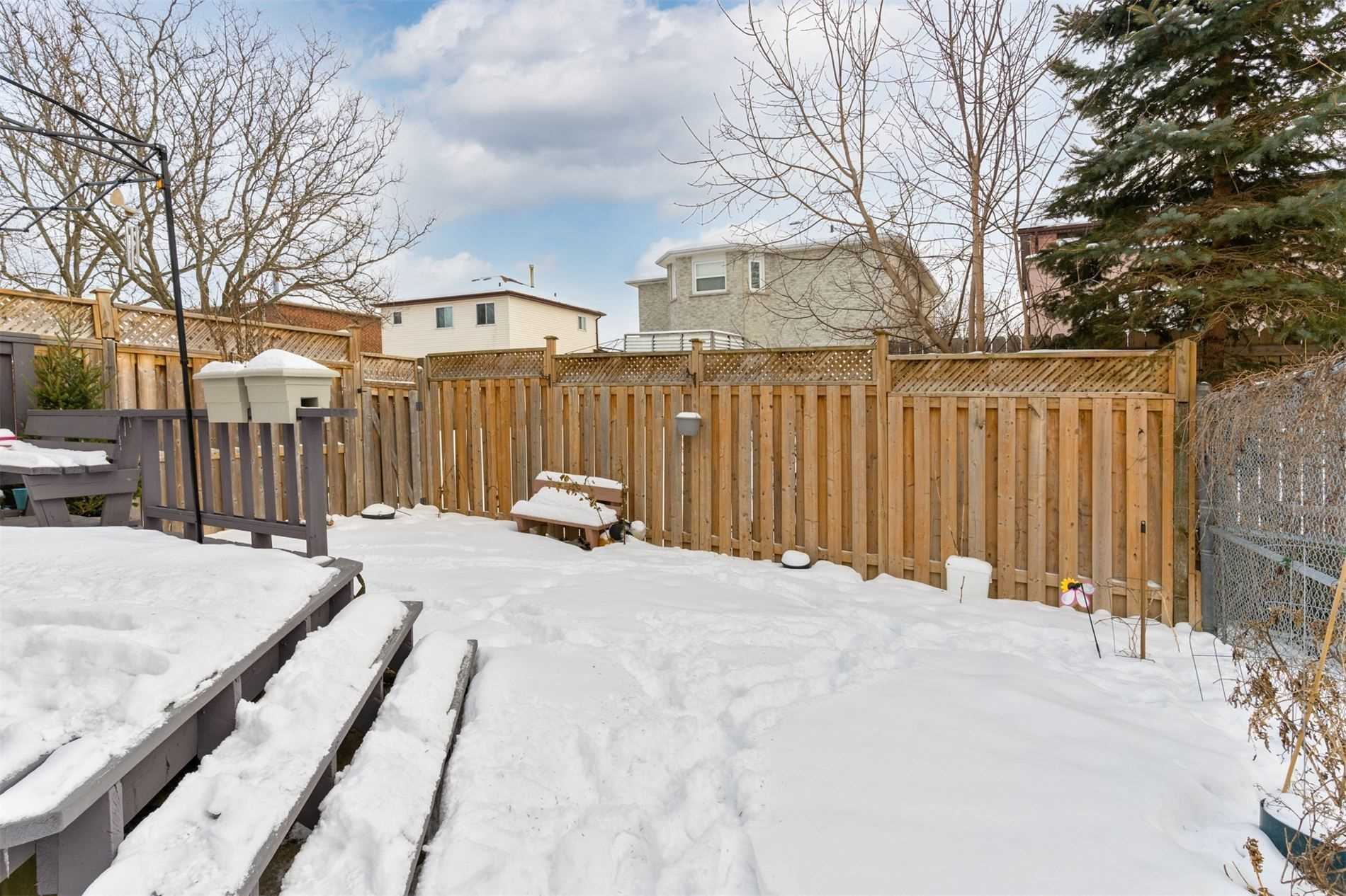 76 Potter Cres