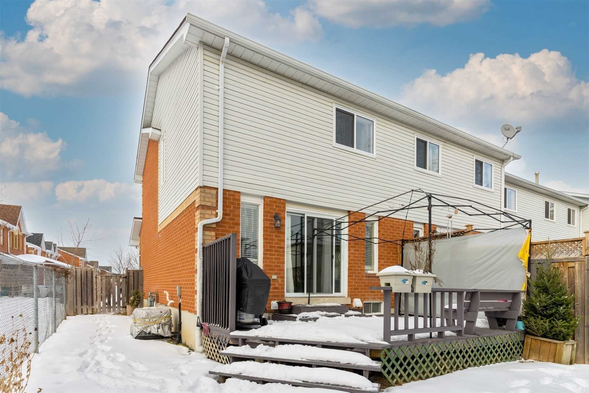 76 Potter Cres