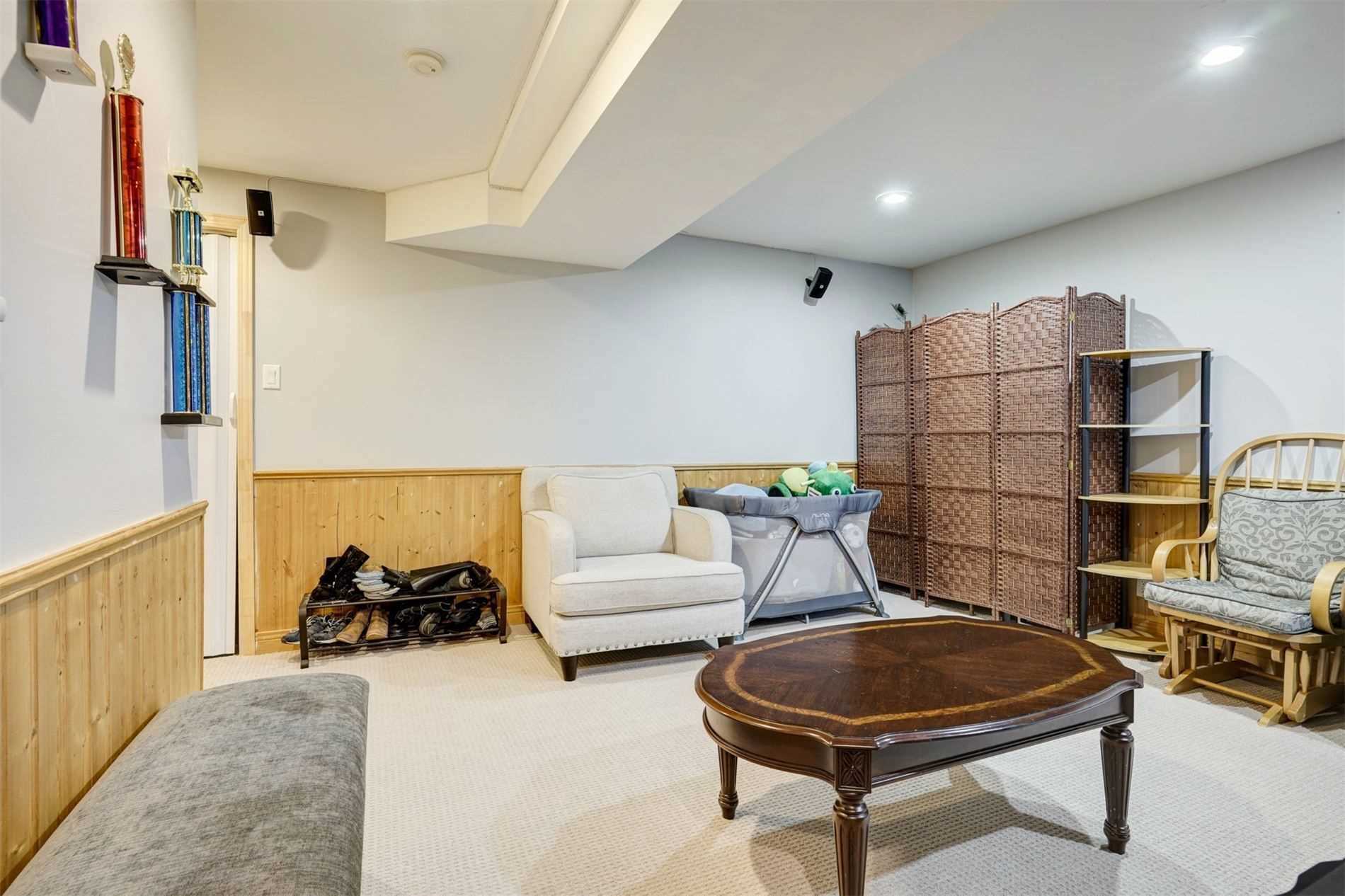76 Potter Cres