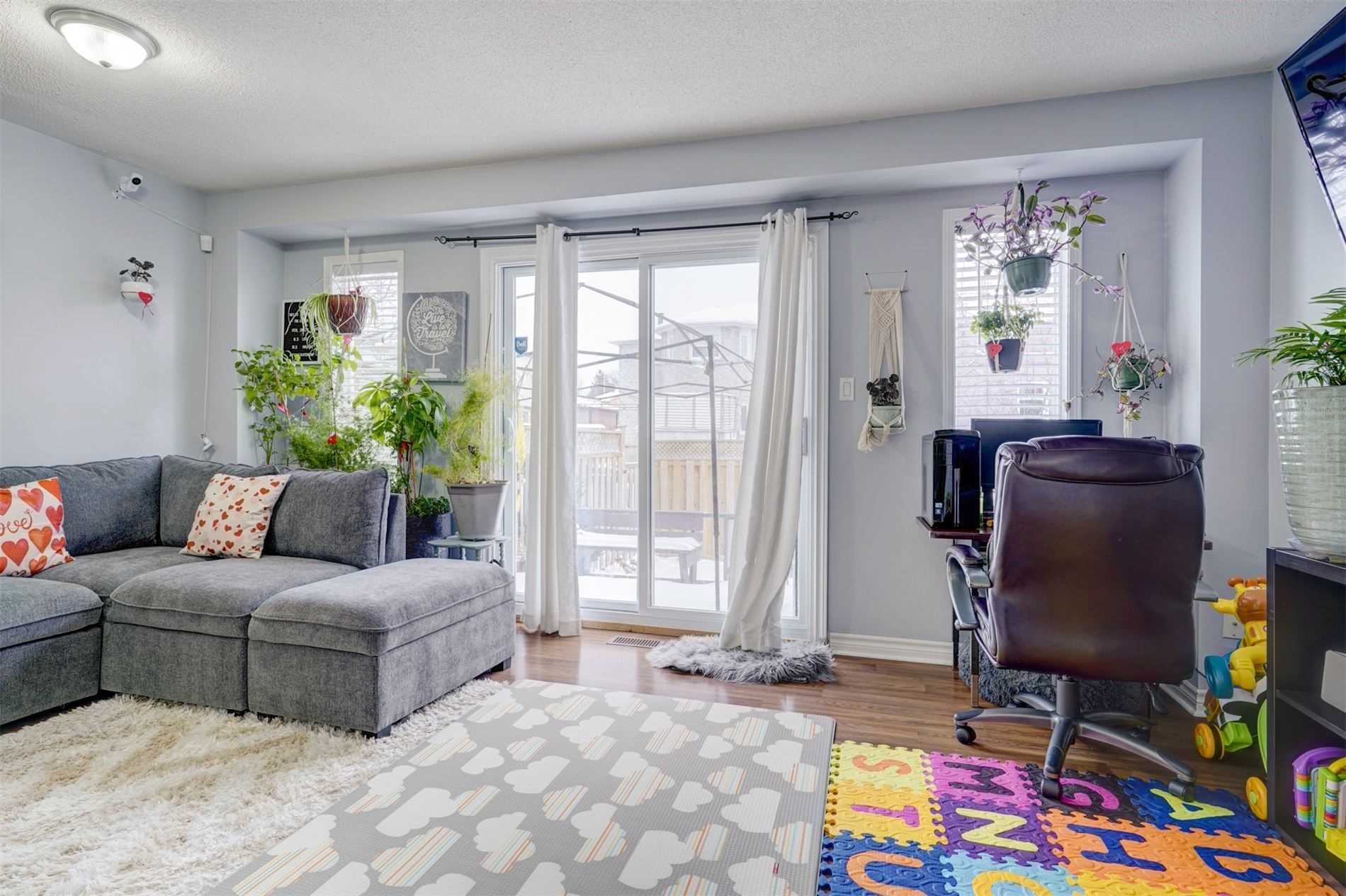 76 Potter Cres