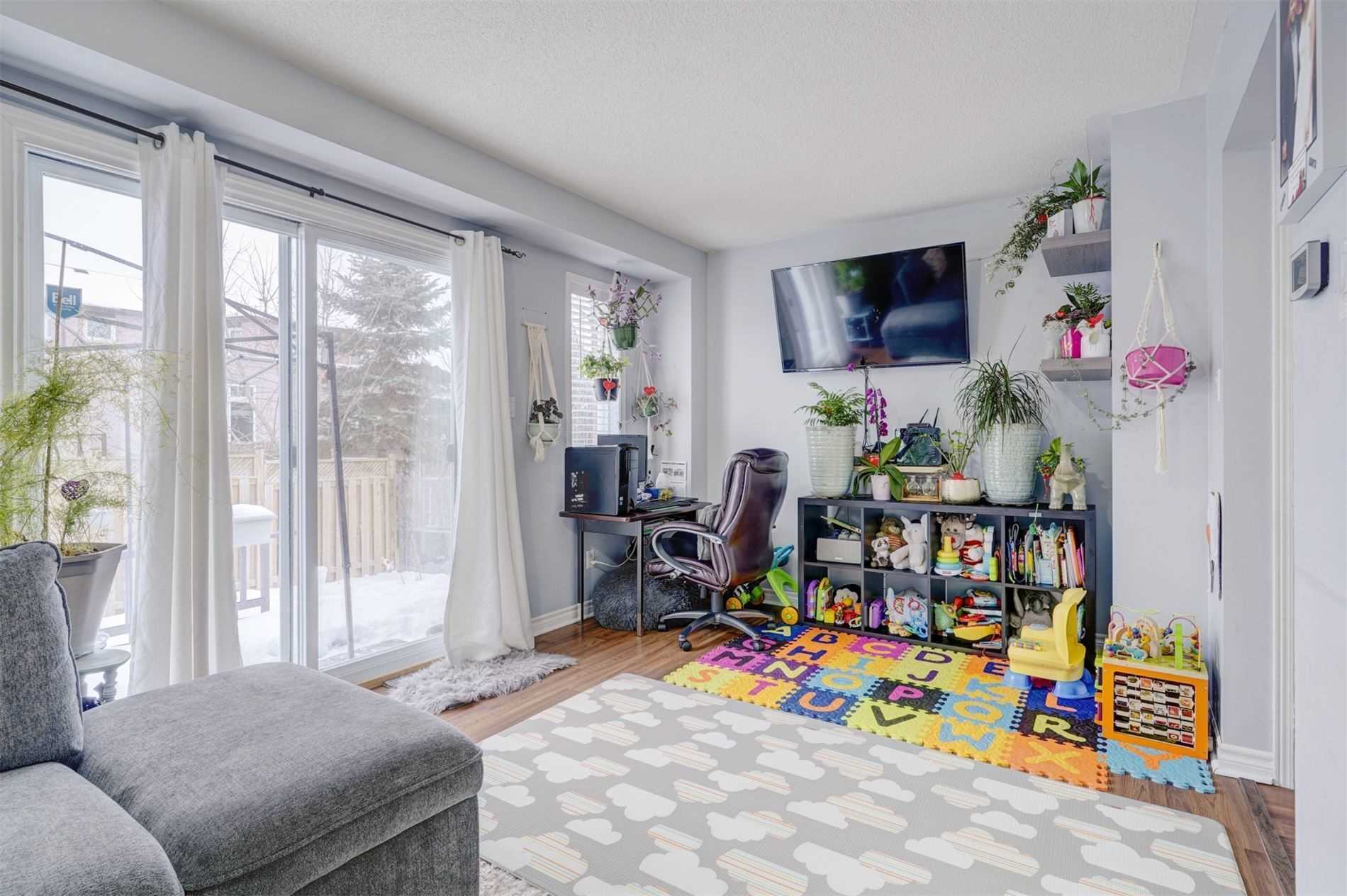 76 Potter Cres