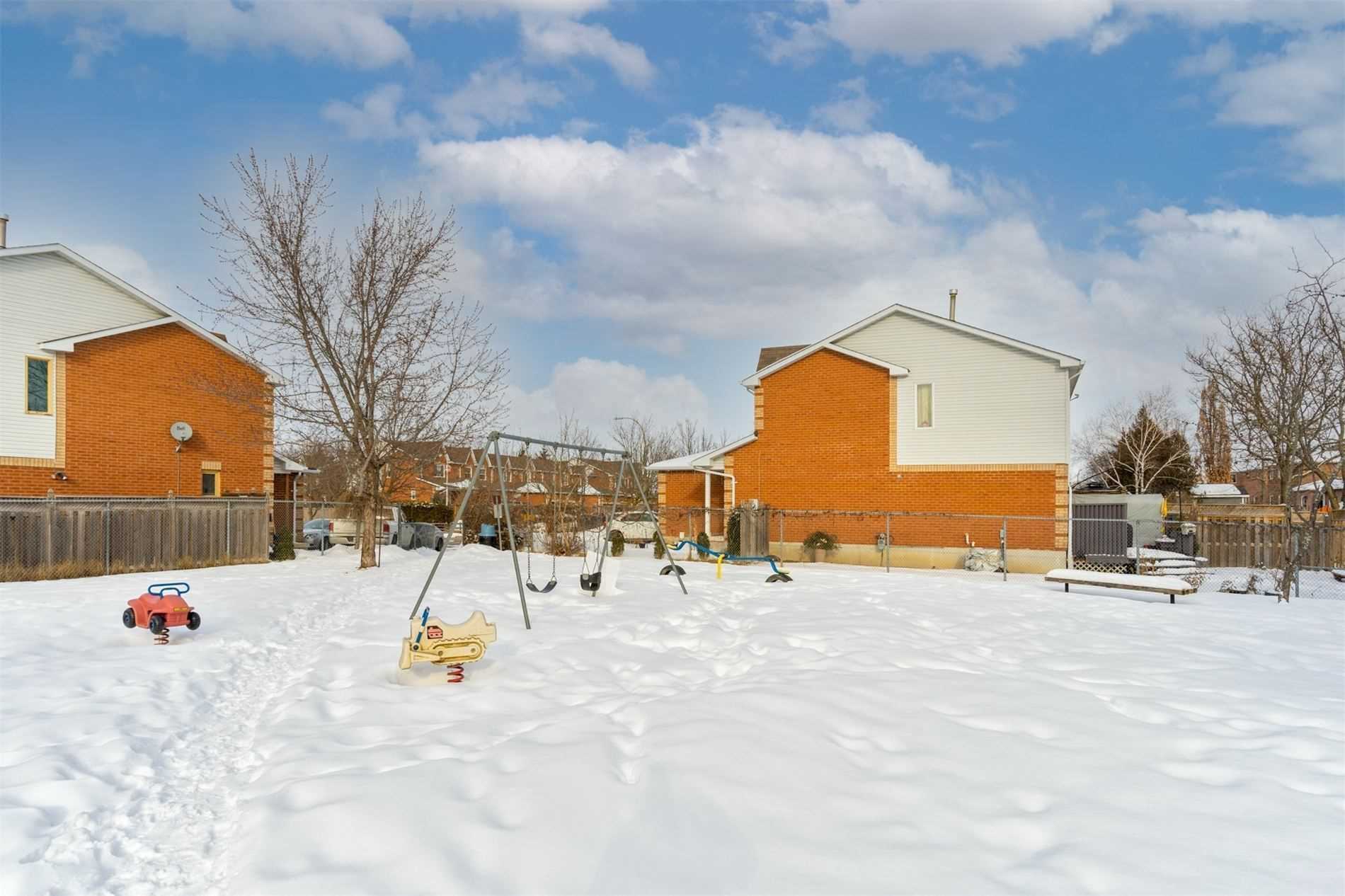 76 Potter Cres