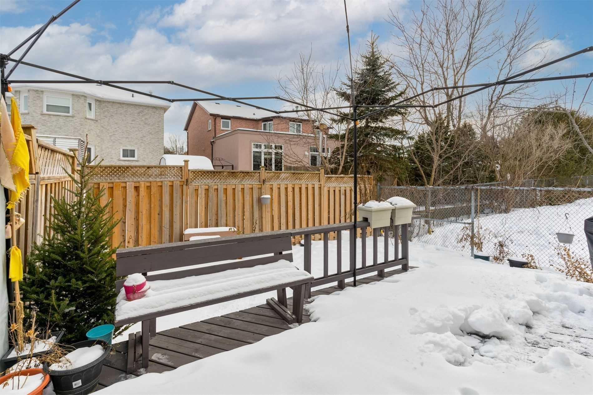 76 Potter Cres