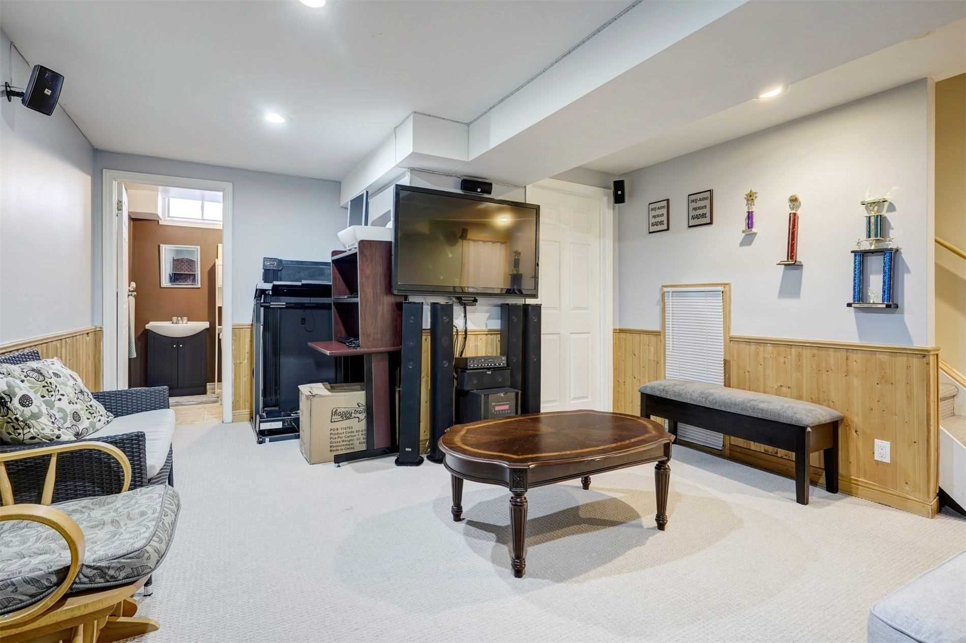76 Potter Cres