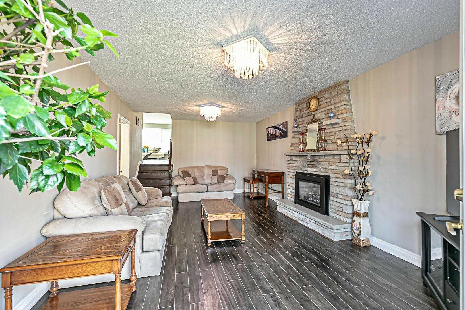 77 Lee Ave