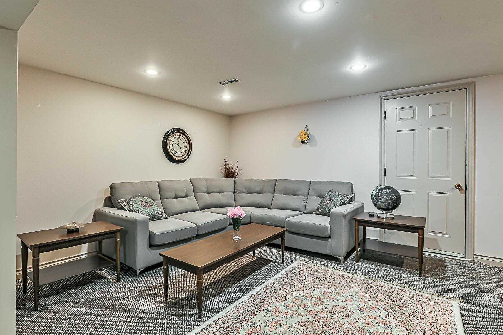 77 Lee Ave