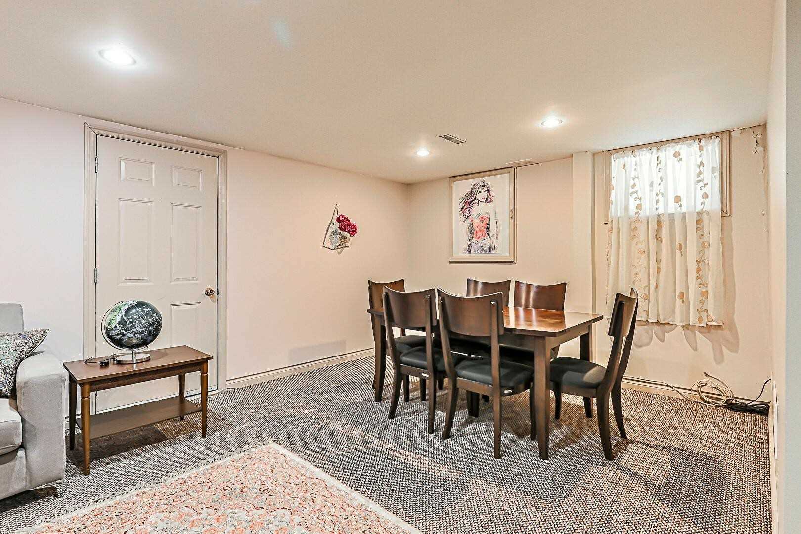 77 Lee Ave