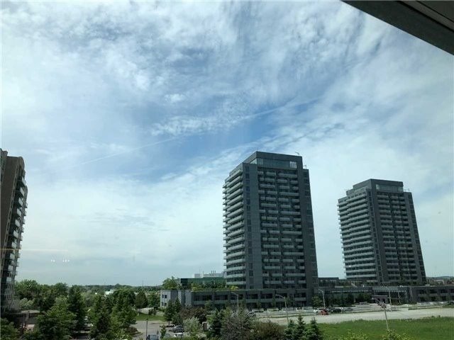 11 Oneida Cres, #401