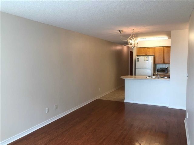 11 Oneida Cres, #401