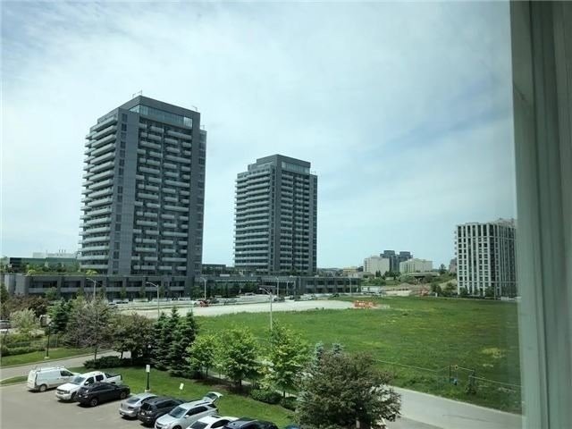 11 Oneida Cres, #401