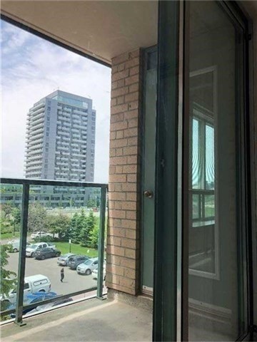 11 Oneida Cres, #401