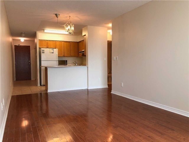11 Oneida Cres, #401