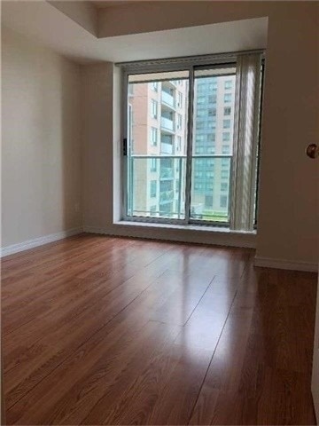 11 Oneida Cres, #401