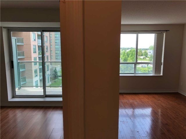 11 Oneida Cres, #401