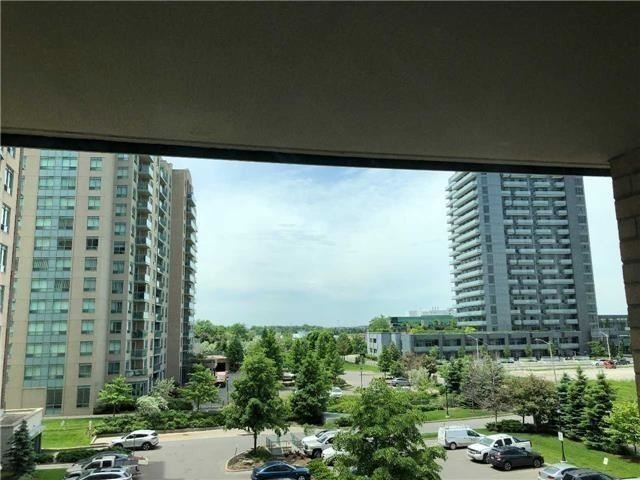 11 Oneida Cres, #401