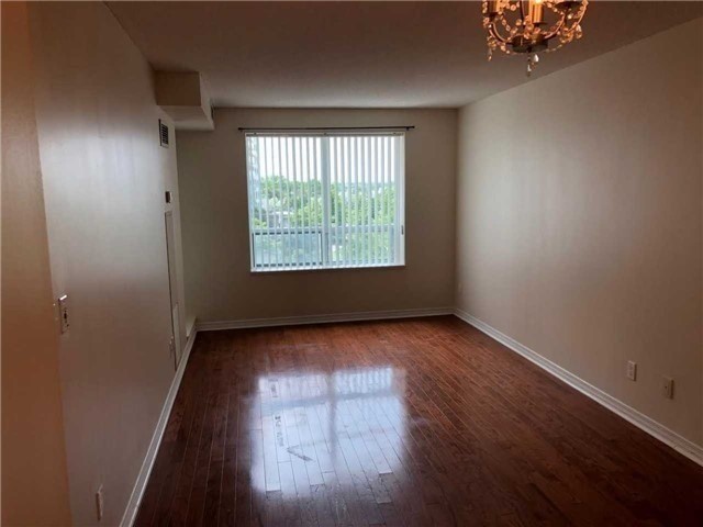 11 Oneida Cres, #401