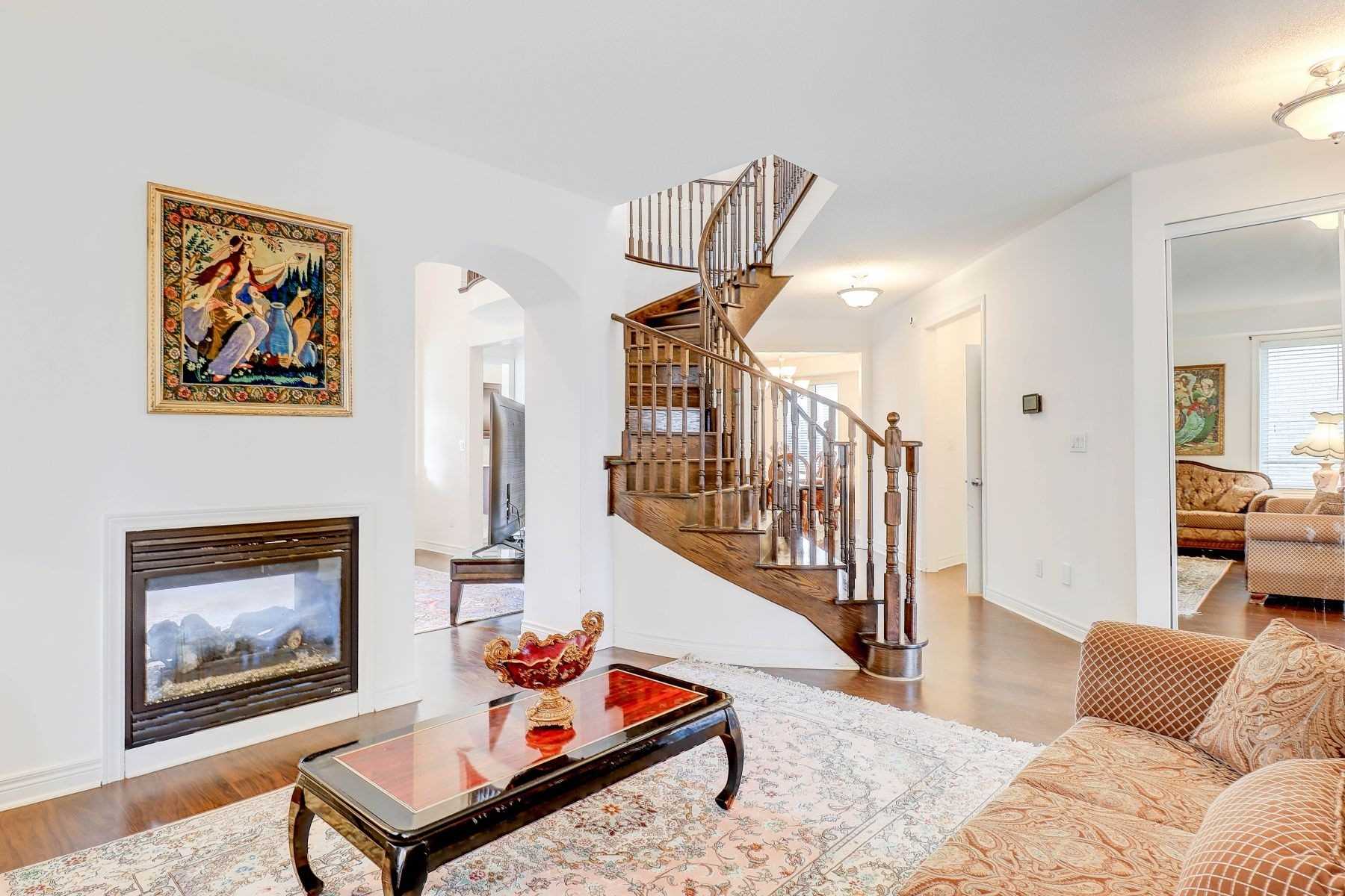 59 Gwillimbury Dr