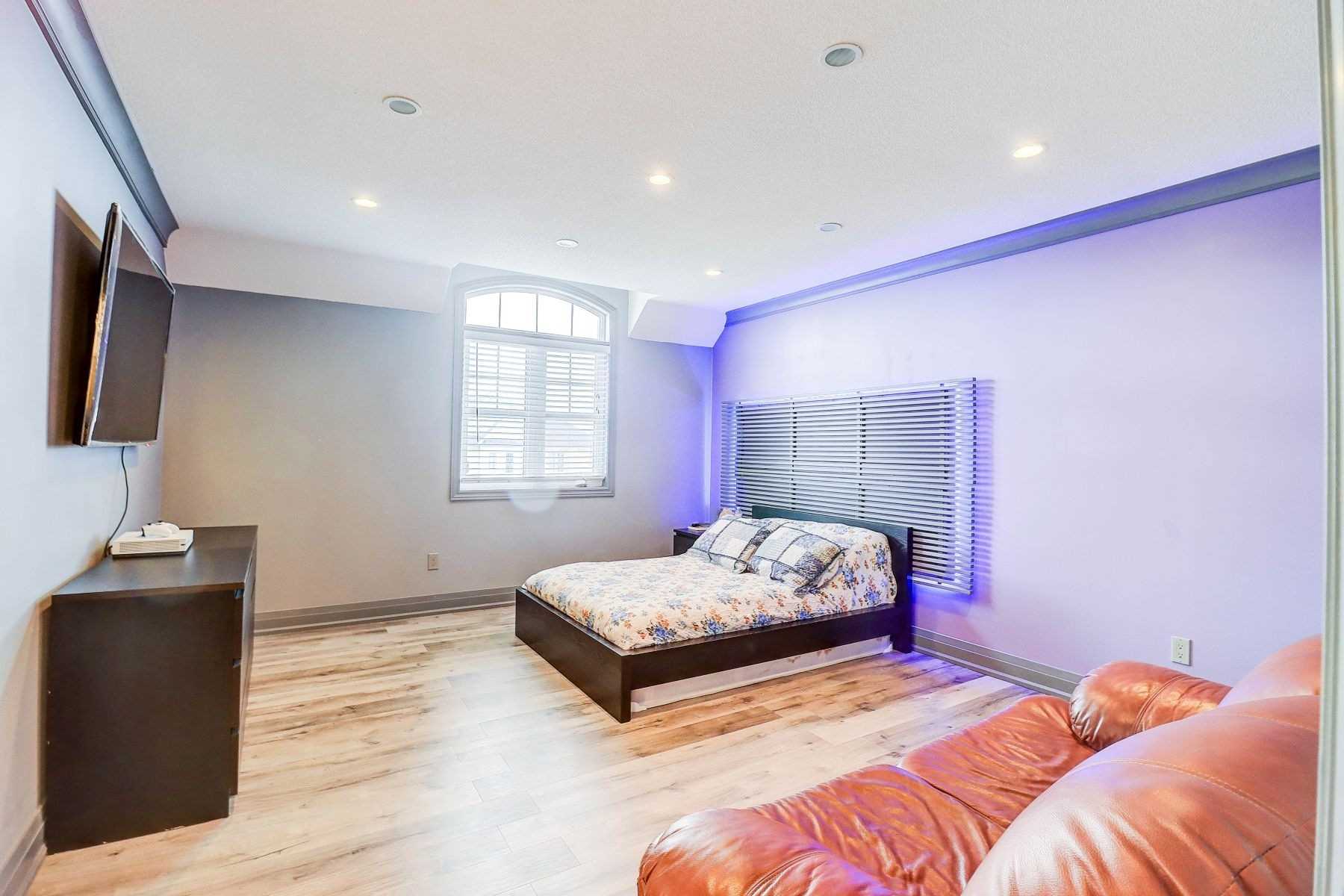 59 Gwillimbury Dr
