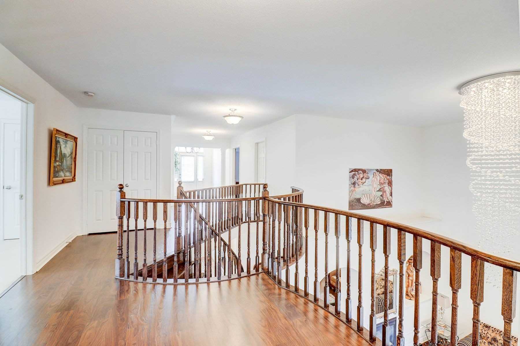 59 Gwillimbury Dr