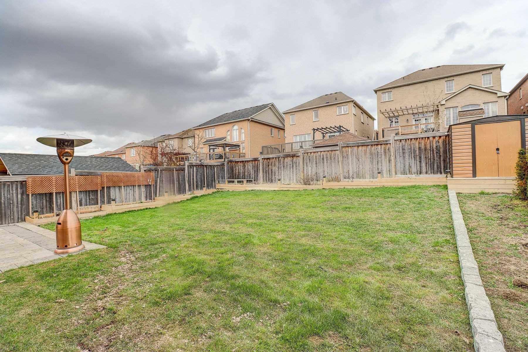 59 Gwillimbury Dr