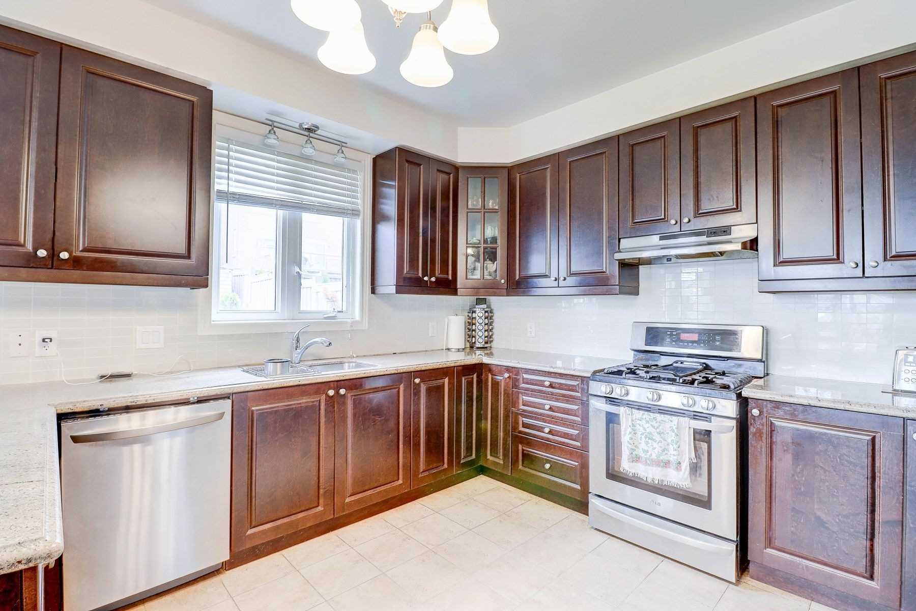 59 Gwillimbury Dr