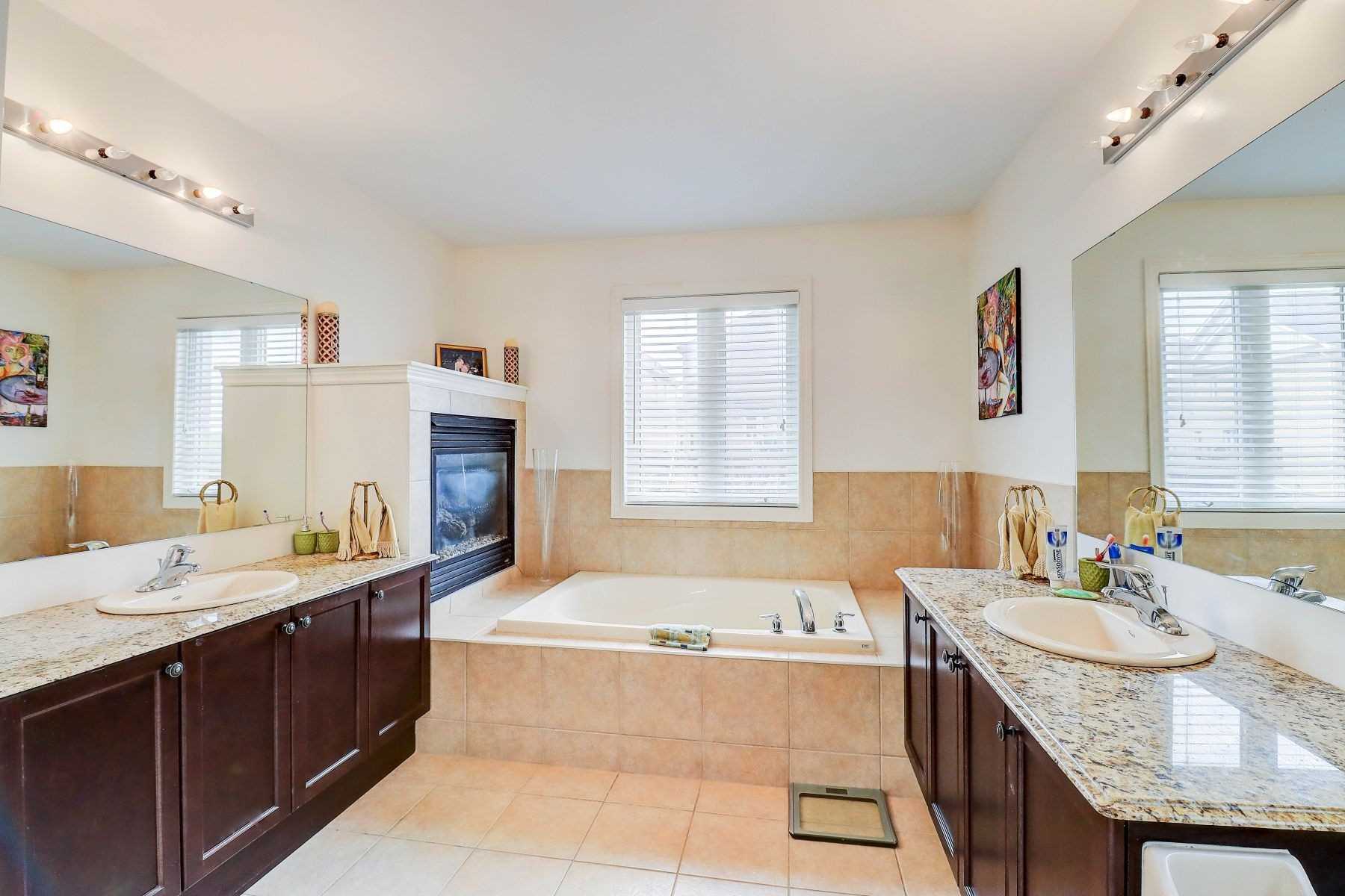 59 Gwillimbury Dr