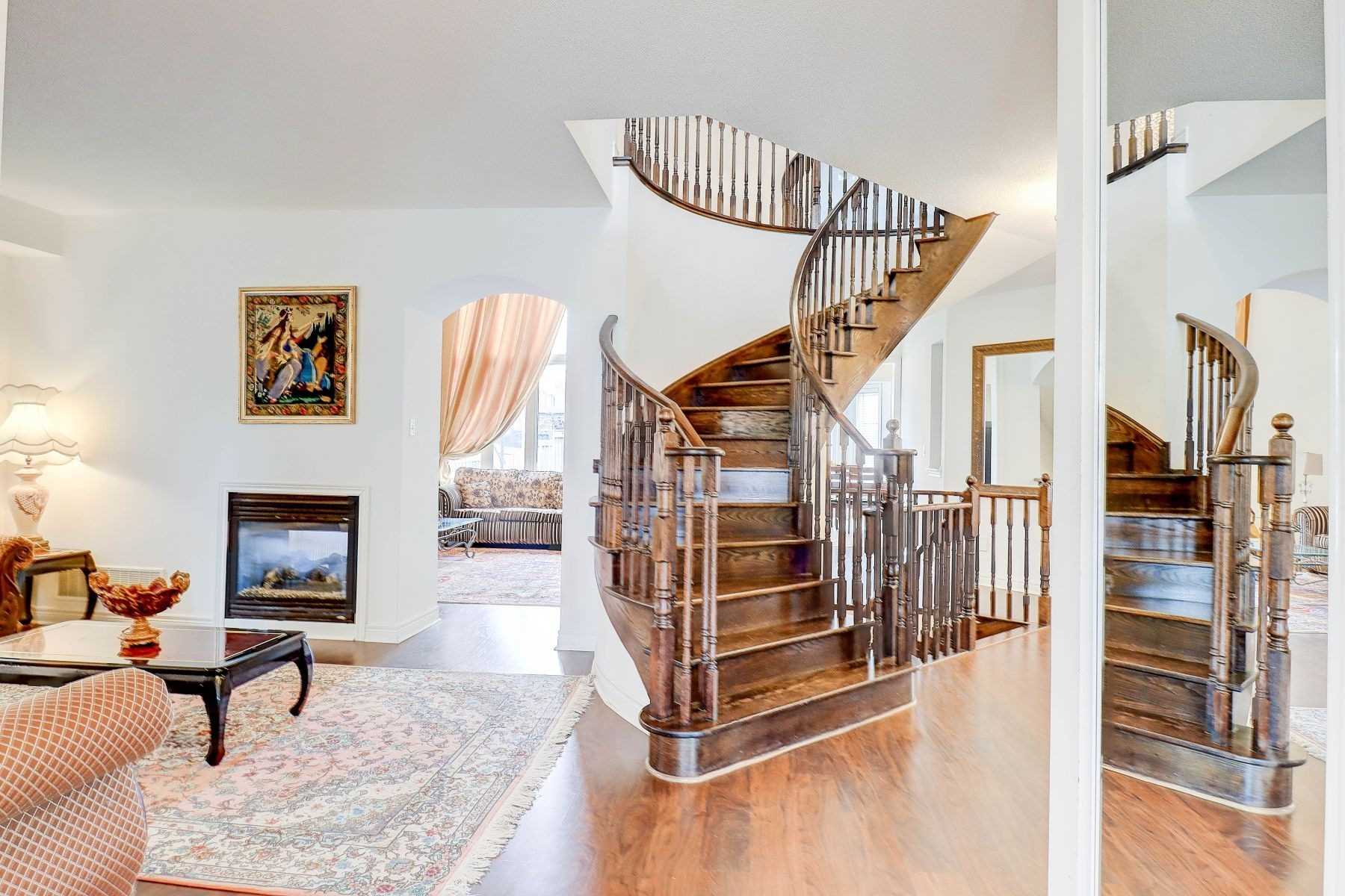 59 Gwillimbury Dr