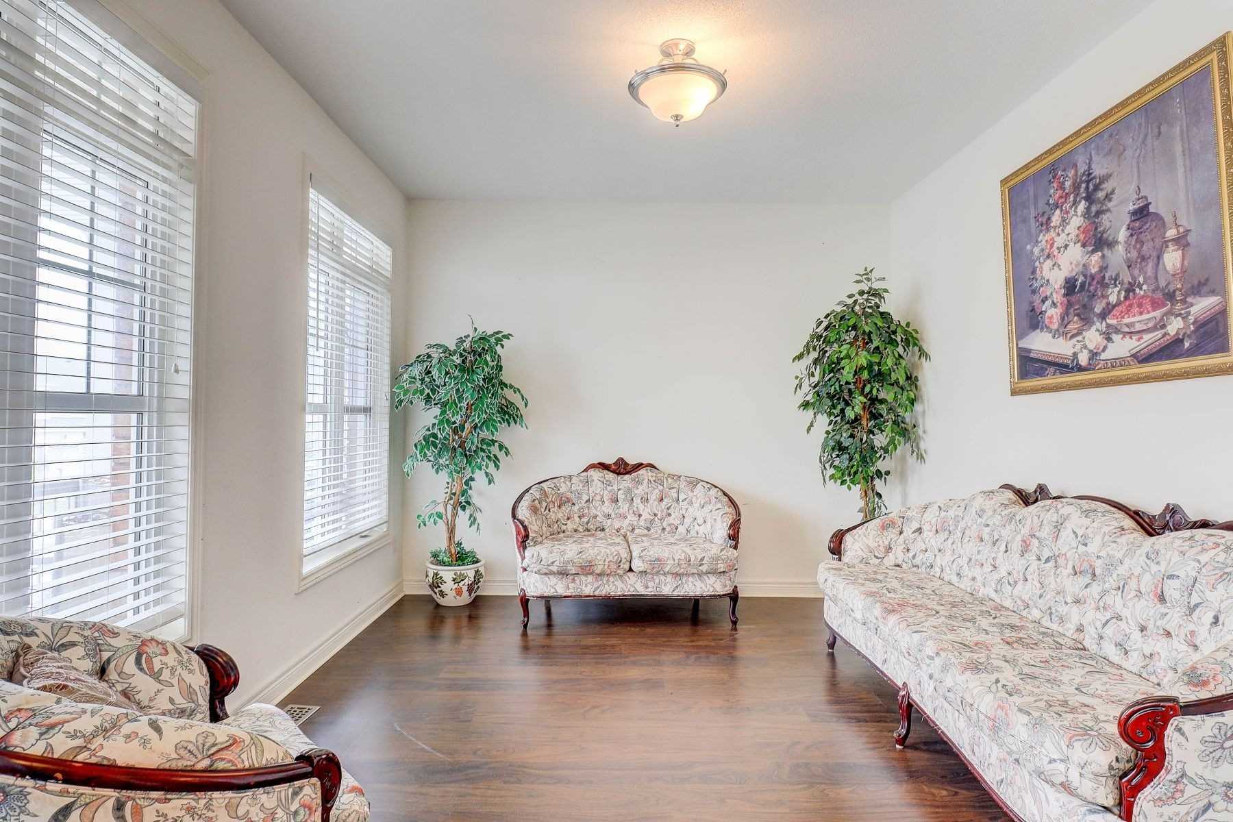 59 Gwillimbury Dr