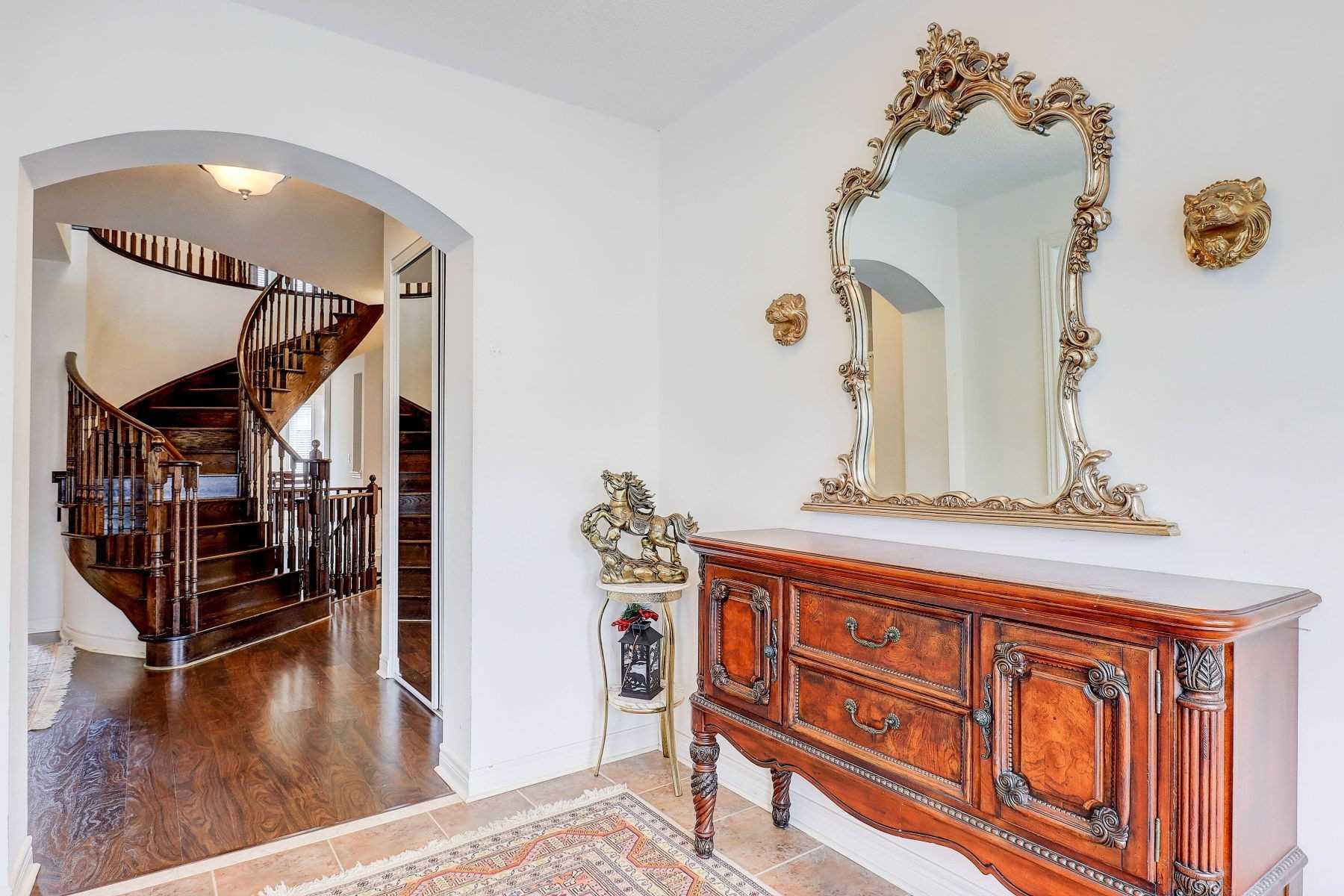59 Gwillimbury Dr