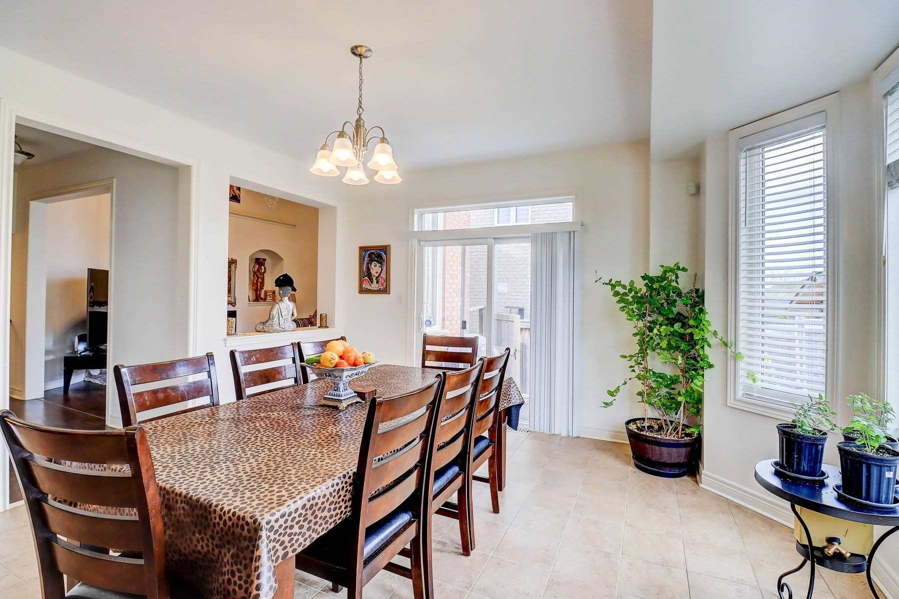 59 Gwillimbury Dr