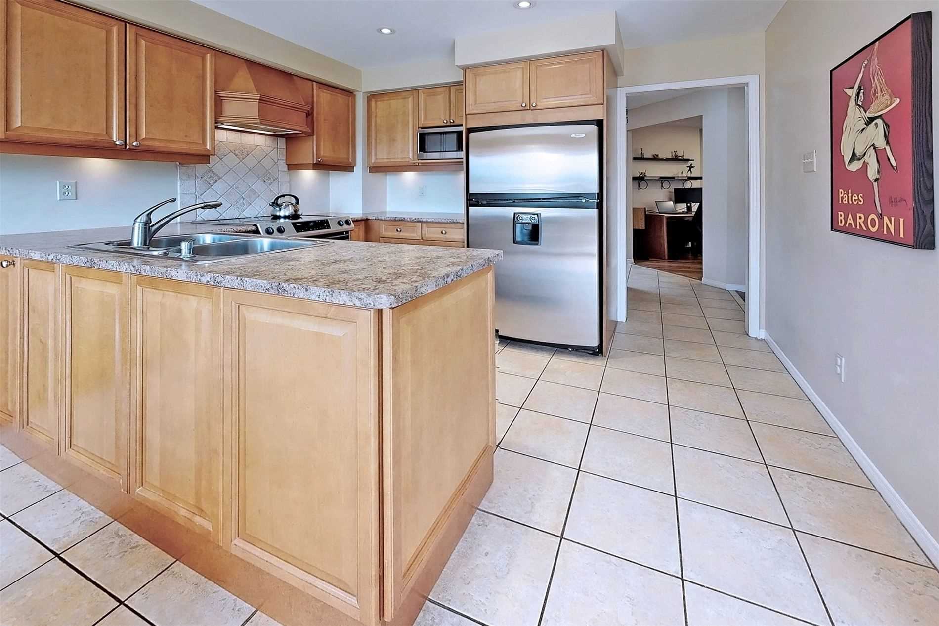 107 Roxborough Lane