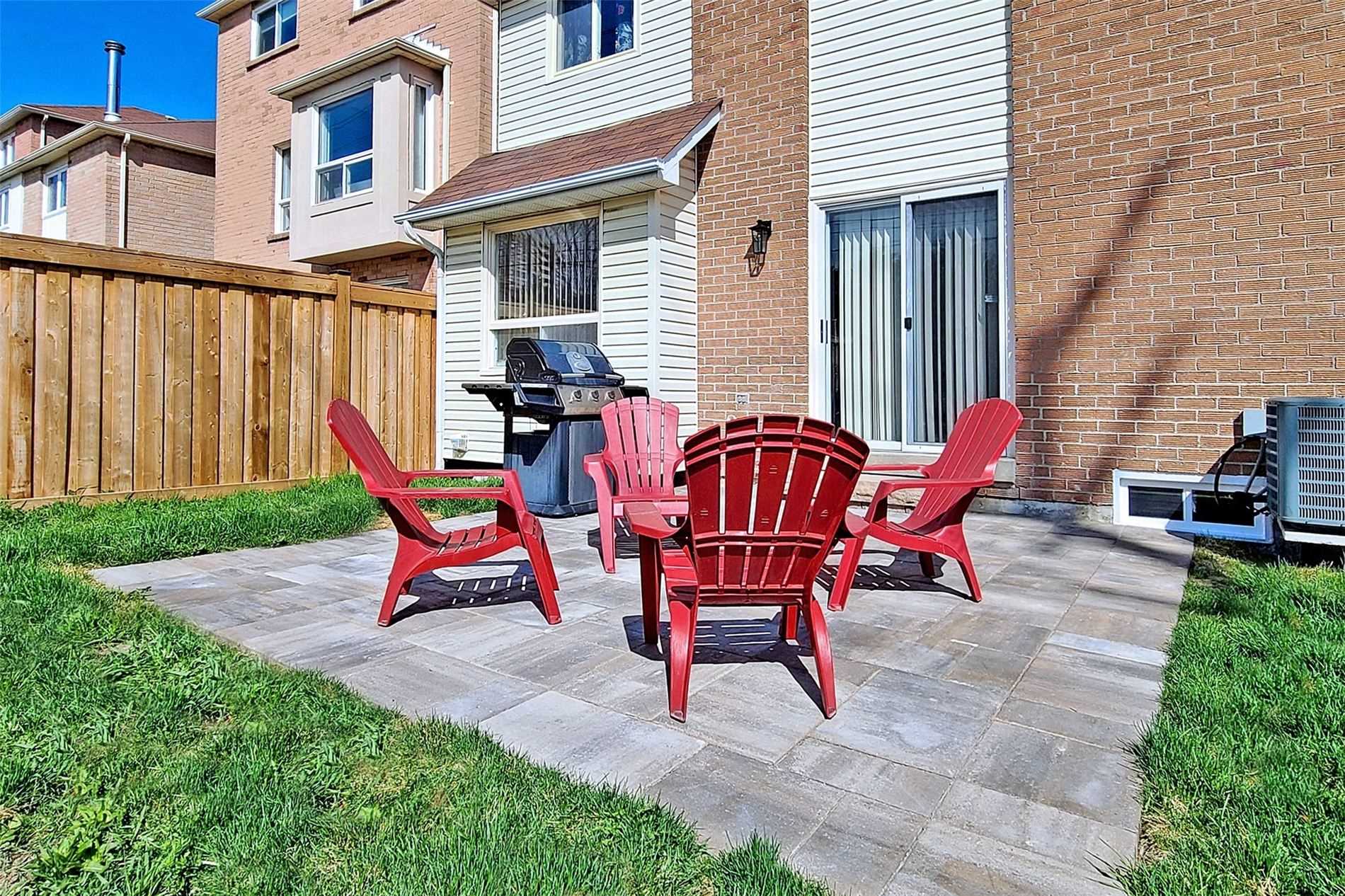 107 Roxborough Lane