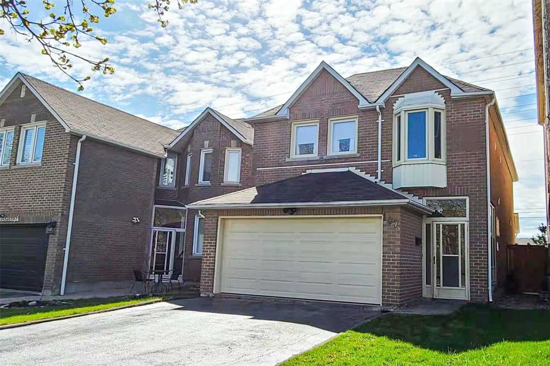 107 Roxborough Lane
