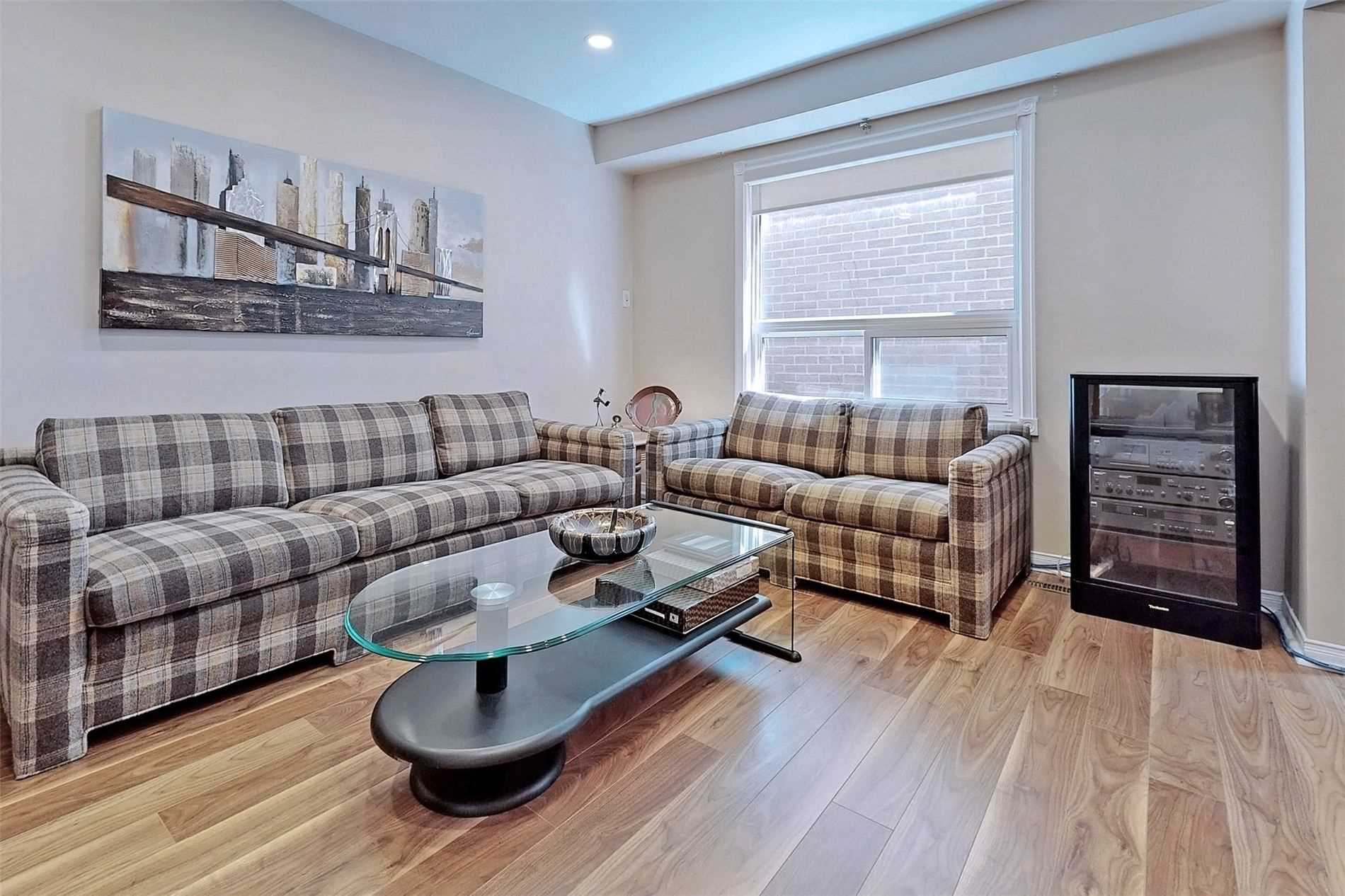 107 Roxborough Lane