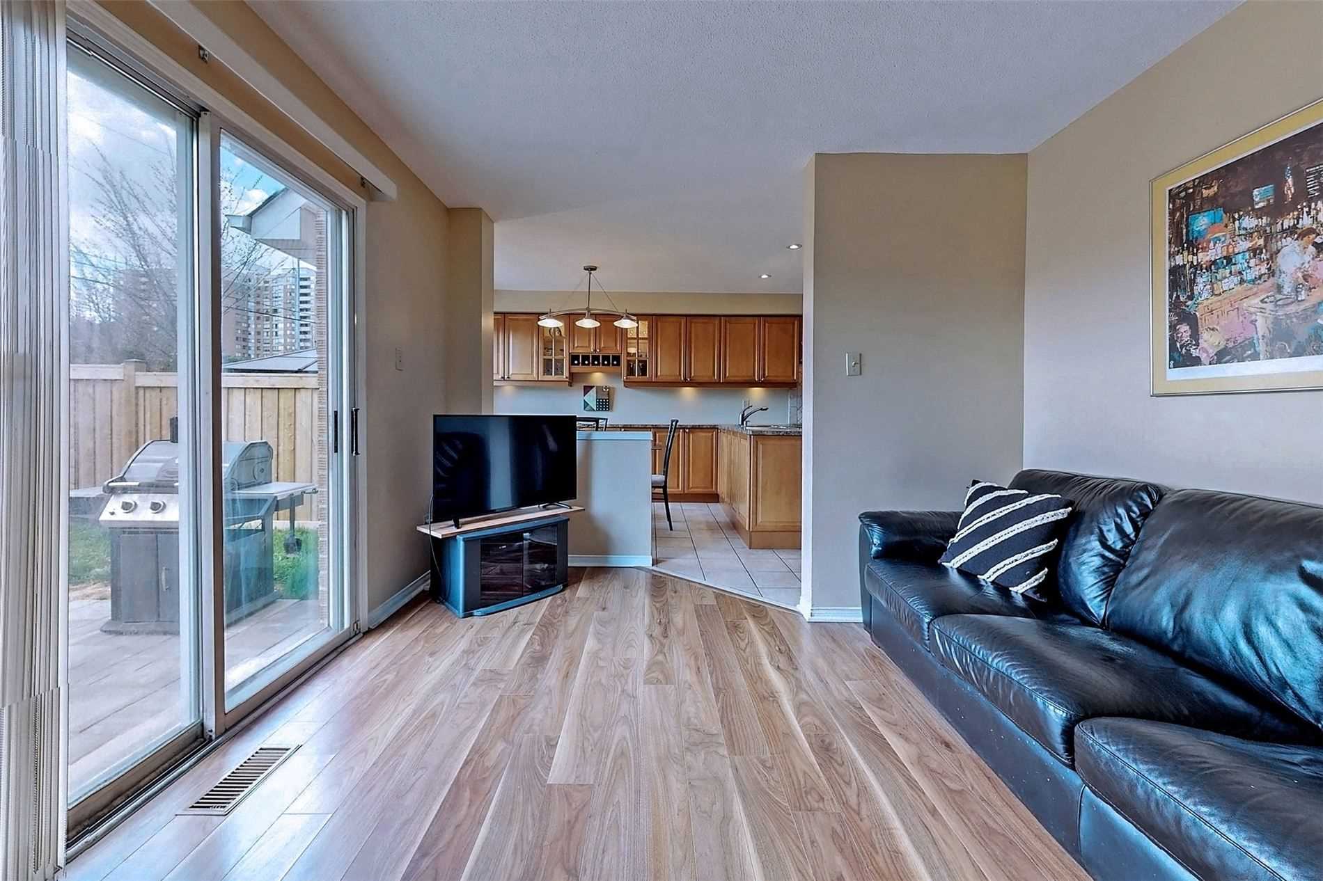 107 Roxborough Lane
