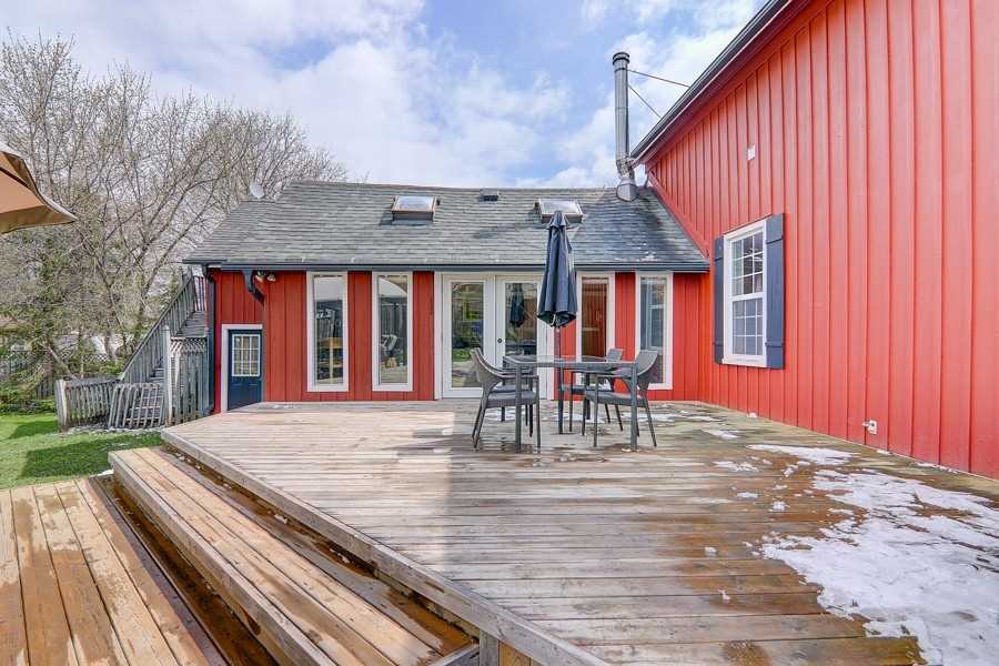 203 Brock St W