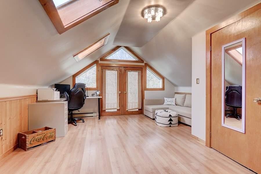 203 Brock St W