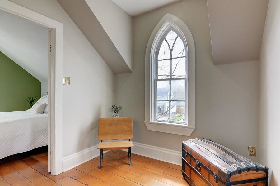 203 Brock St W