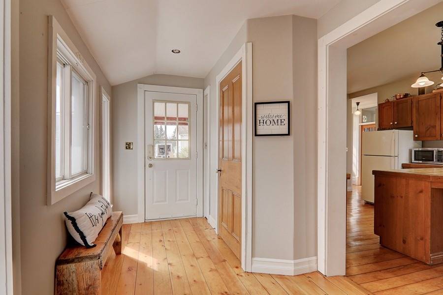 203 Brock St W