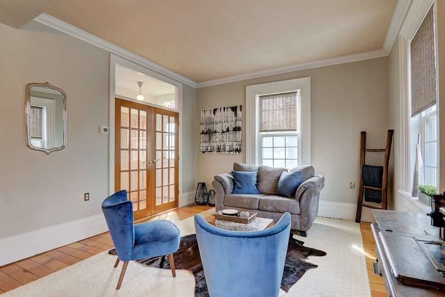 203 Brock St W