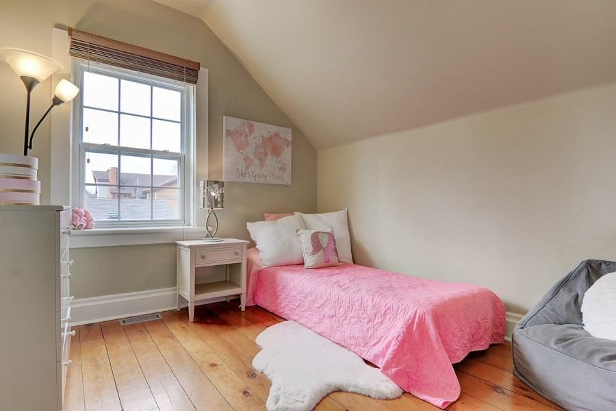 203 Brock St W