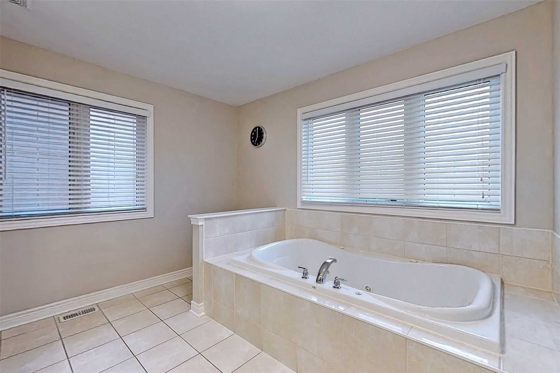 48 Tonner Cres