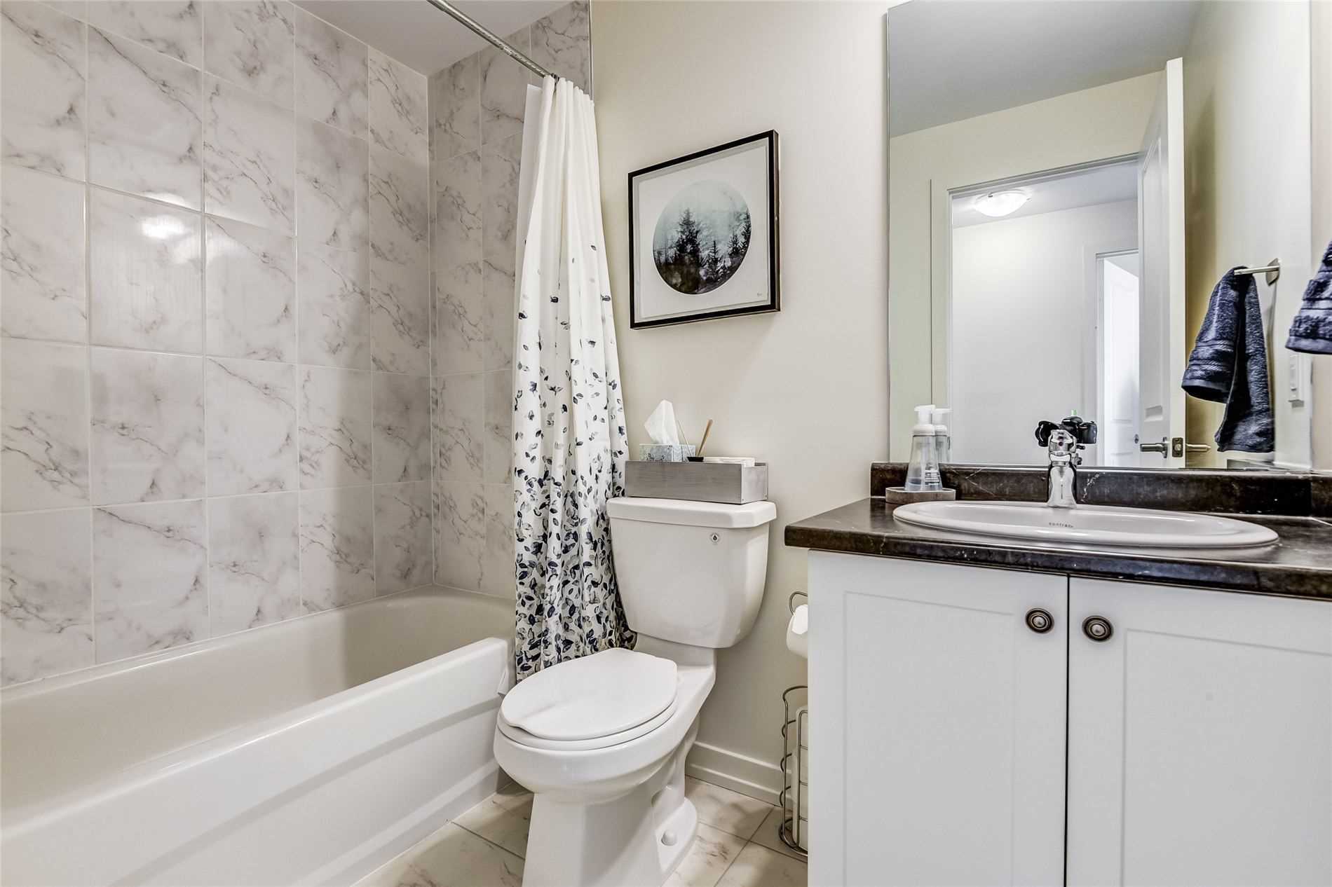 2 Linsmore Pl, #208