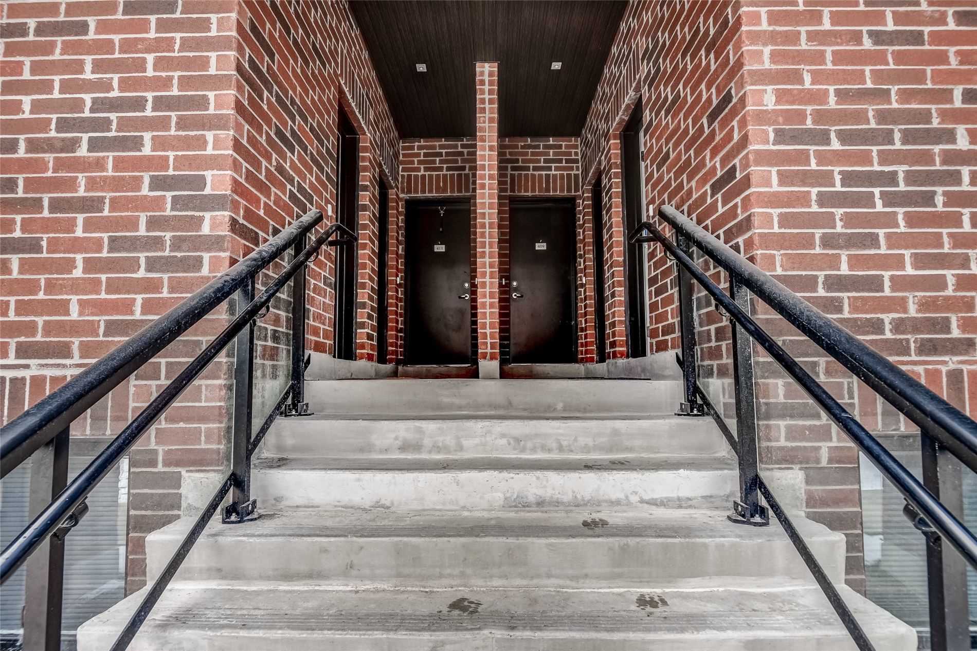 2 Linsmore Pl, #208