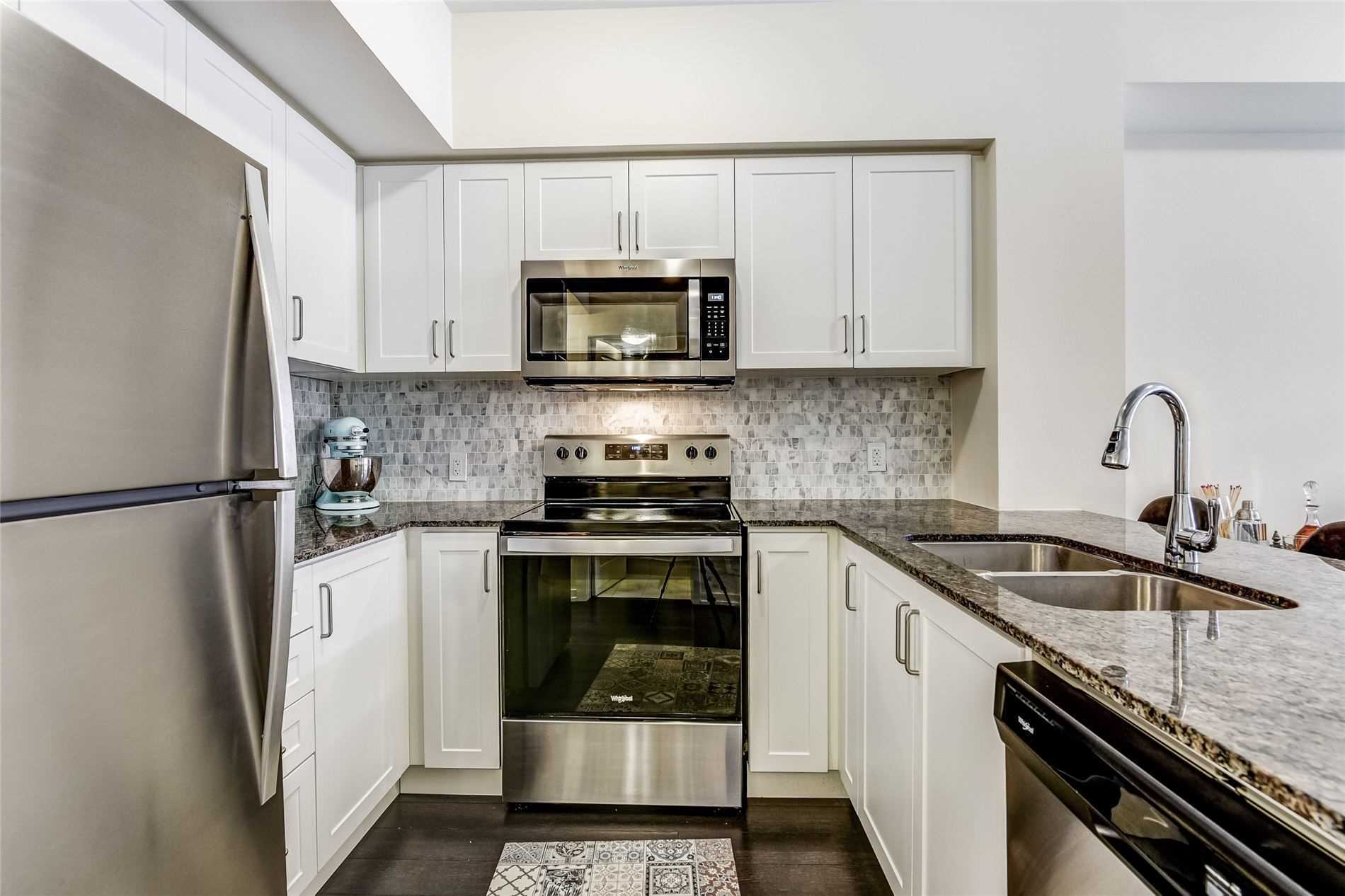 2 Linsmore Pl, #208