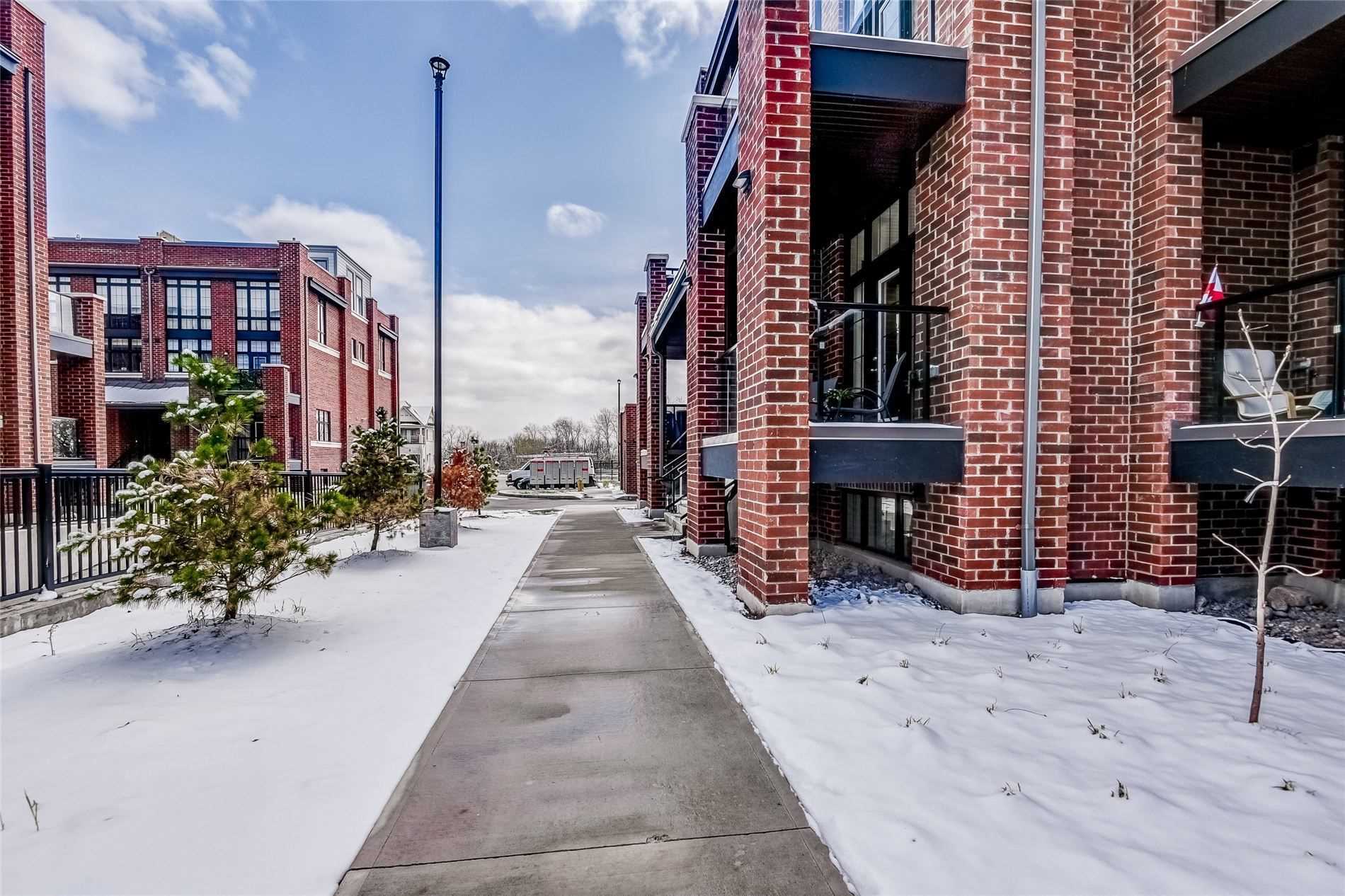 2 Linsmore Pl, #208